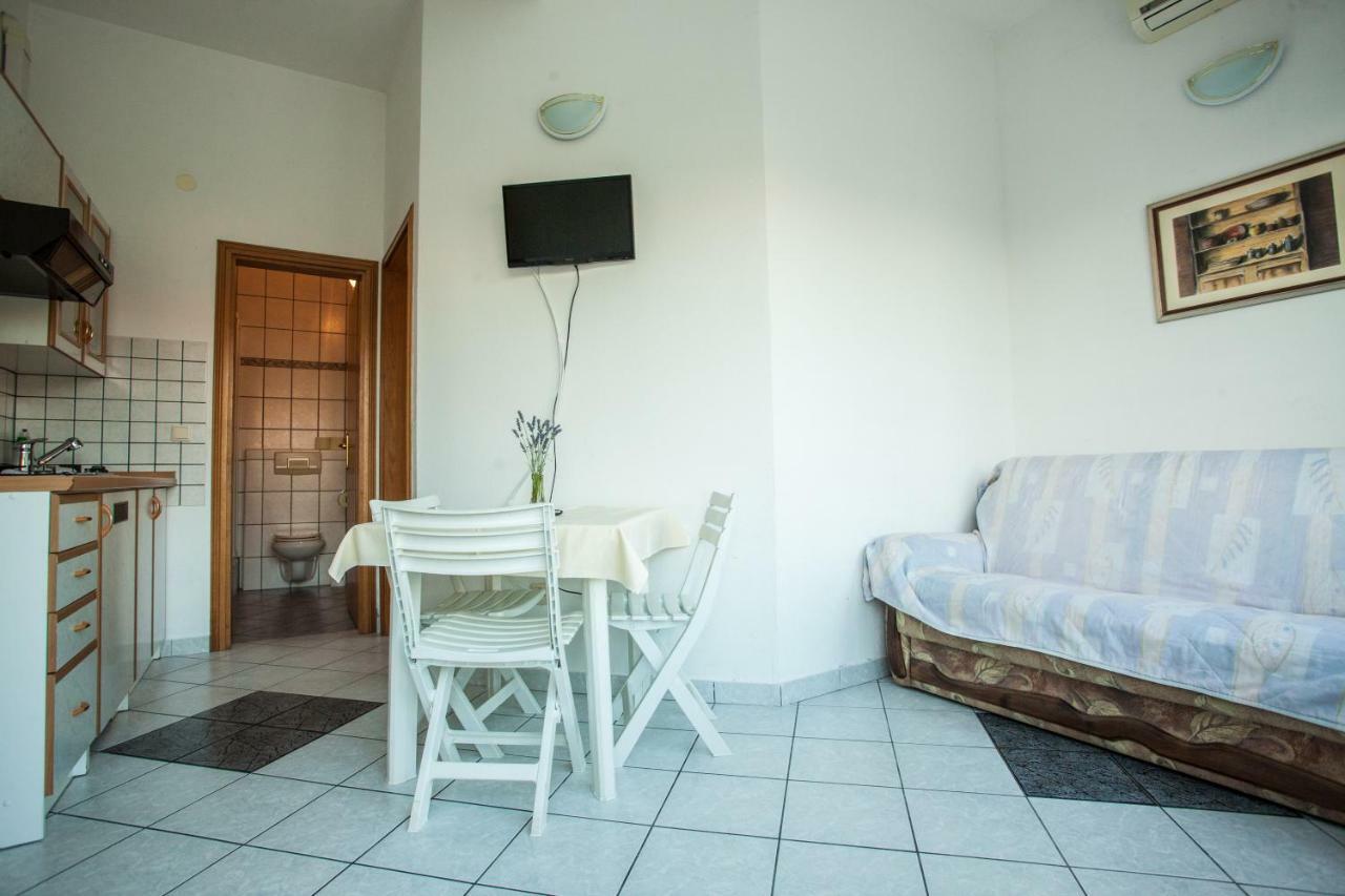 Apartments Pusic Omis Ngoại thất bức ảnh