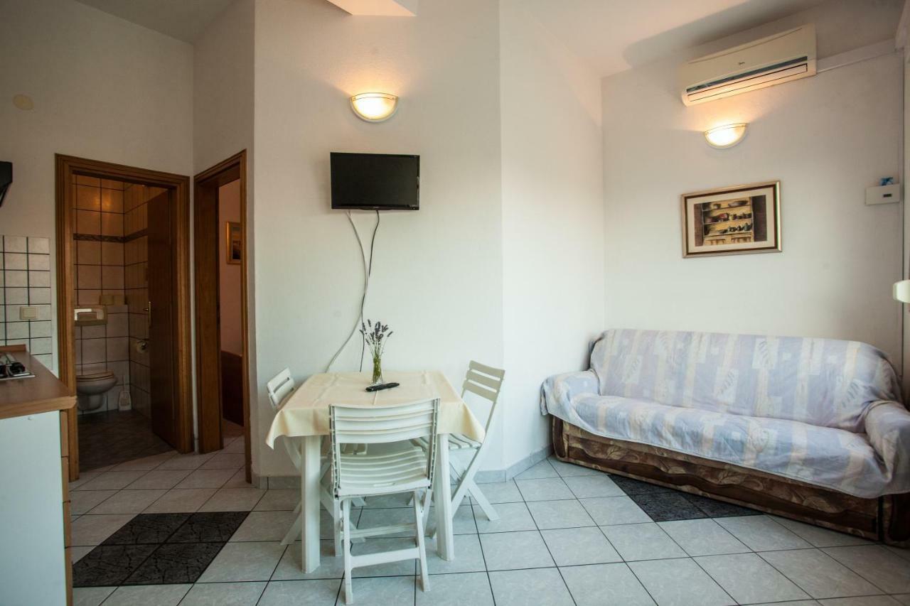 Apartments Pusic Omis Ngoại thất bức ảnh